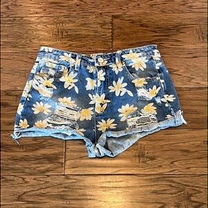 Almost Famous Daisies High Rise Shorts Size 5